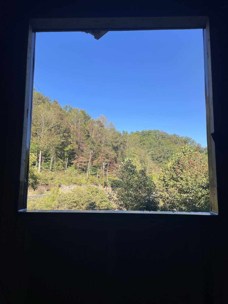 H3NTVI's tweet photo. Stand and be my Glorious Purpose. 

We’re off, onward and upwards, to bigger and better things. 
——————
#solobuild #H3NTVIRL #cabinbuilder #gamer #framer https://t.co/KbHfXu6ZBn