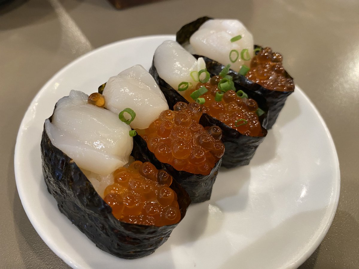 handgirlfriend's tweet photo. เทียบให้ เผื่อใครงงว่า oishi buffet กับ Eaterium ต่างกันยังไง 

Eaterium แพงกว่าร้อยนึง แต่เมนูเยอะกว่า ซาชิมิมีทูน่า มีเทมากิปูนิ่ม อาหารจานพิเศษใช้บัตรสแกนสั่ง มีบิงซู มีเมล่อนเขียว https://t.co/2oRmk9QMe1