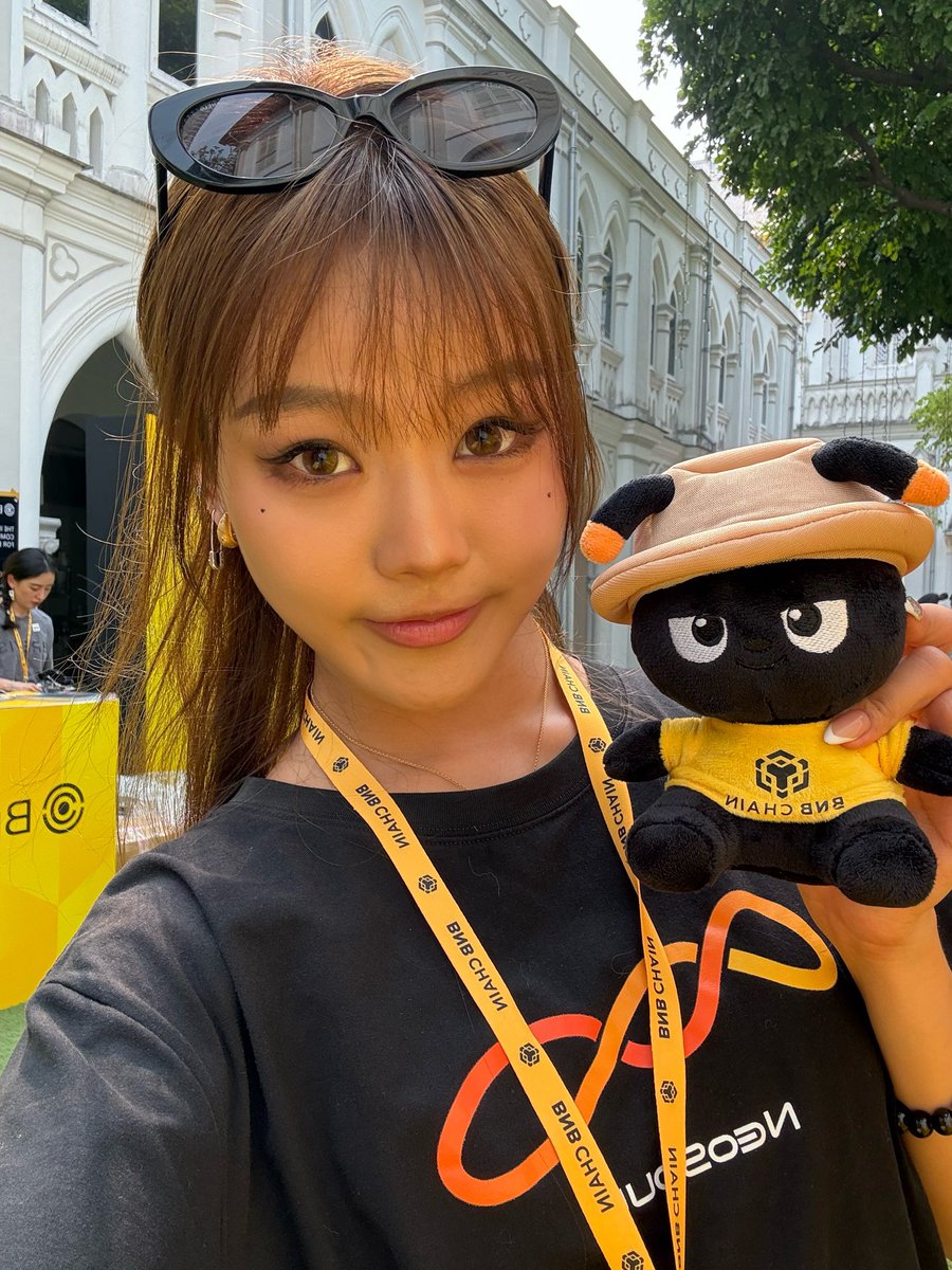 Rhea0xWeb3's tweet photo. Meet us at @BNBCHAIN event! 
Tons of beautiful gifts waiting for you at the venue! 🎁 from @NeoSoulAI 

@BNBCHAINZH @Baili1018 @0xzhaozhao @ferdie_jhovie @crypto_pumpman @ZhanweiC @0xsandy1913 @LeslieLi92210 https://t.co/O5vZN83Tqp