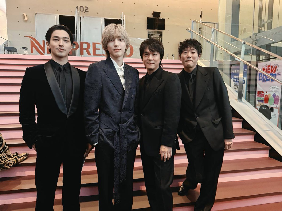nanji_movie's tweet photo. ✶*.⋆ 第31回釜山国際映画祭 ⋆.*✶
⠀
スペシャルショットが到着📸´-
⠀
#横浜流星 さん #藤井道人 監督と
『うるわしの宵の月』#道枝駿佑 さん、
『薔薇の鎖』#丸山隆平 さんで✨
⠀
@uruwashi_movie @barano_kusari
#汝星のごとく 10.9(金)公開 https://t.co/9OsnNrHMrr