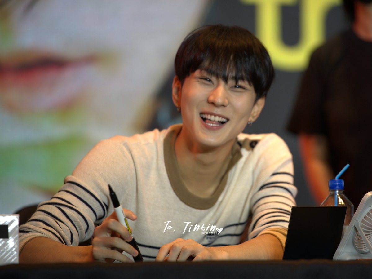 monigaeul's tweet photo. 261004 shopee fansign in manila

happy wonie when engenes keep screaming his name😸🥹

#JUNGWON #정원 #ジョンウォン
#ENHYPEN #엔하이픈 https://t.co/xQW58DH7q5