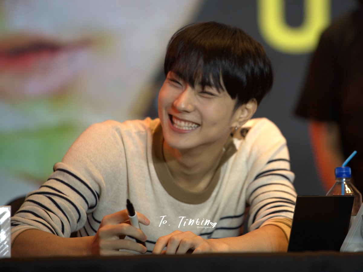monigaeul's tweet photo. 261004 shopee fansign in manila

happy wonie when engenes keep screaming his name😸🥹

#JUNGWON #정원 #ジョンウォン
#ENHYPEN #엔하이픈 https://t.co/xQW58DH7q5
