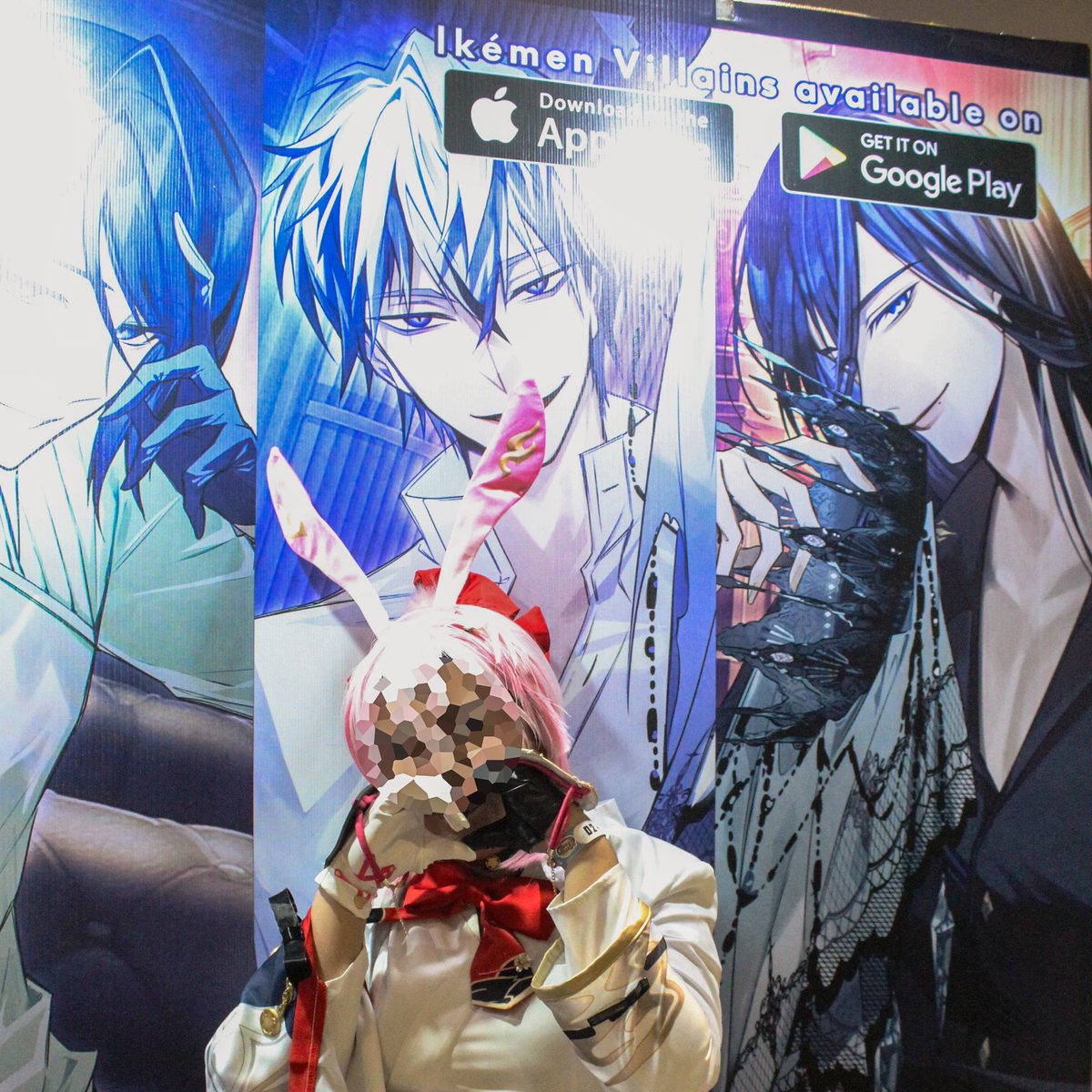 hanafutoki's tweet photo. went to cosmaniaD2 as evanescia and took a pic w my boys 💜💚 https://t.co/l1D4wOWRjT