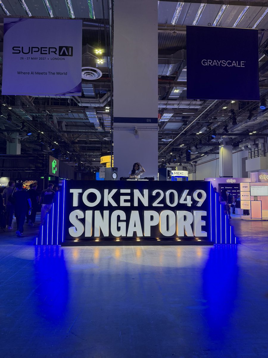 FadeCards's tweet photo. @token2049 https://t.co/Ny9E0D1TN9