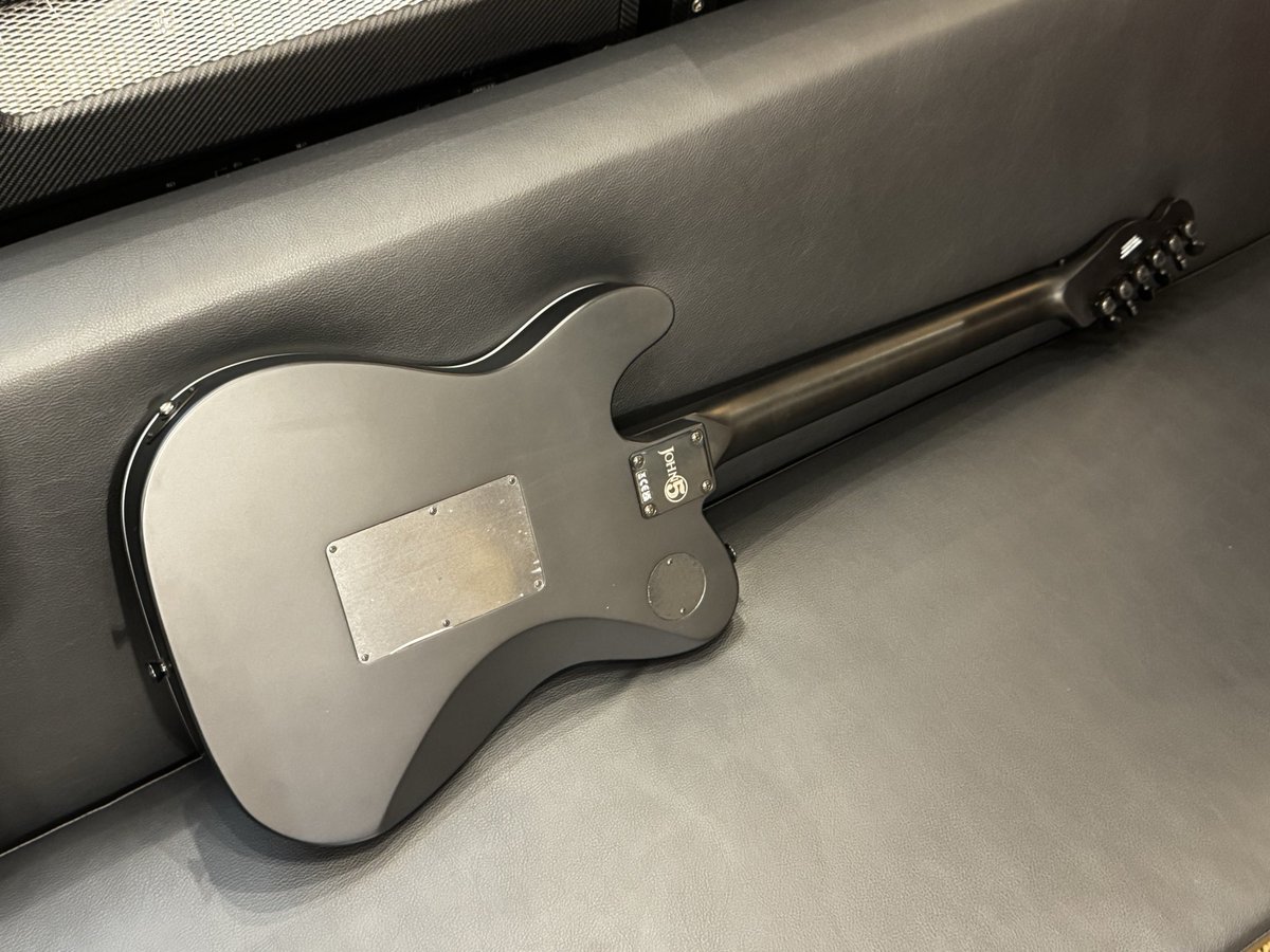 GClub_Umeda's tweet photo. Fenderより名手John 5のシグネチャーモデル入荷ッ！
フロイドローズ＆ディマジオP.Uを搭載！
キルスイッチは思わず連打したくなる操作感！本家大元TLシェイプでこんな極悪なイカついサウンド鳴らしてもいいんでしょうか！？と突っ込みたくなる様なメタルマシ��ンに仕上がっています！ https://t.co/q88W4u3x7H