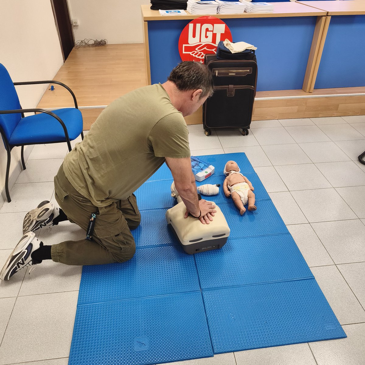 UgtEsteMadrid's tweet photo. Segundo día del curso de primeros auxilios en nuestra sede de Alcalá de Henares, dentro del Plan Director de la comunidad de Madrid y el Instituto Regional de Seguridad y Salud, IRSST.
#UgtMadrid 
#UGT_Comunica https://t.co/Jd3bNTJLtF