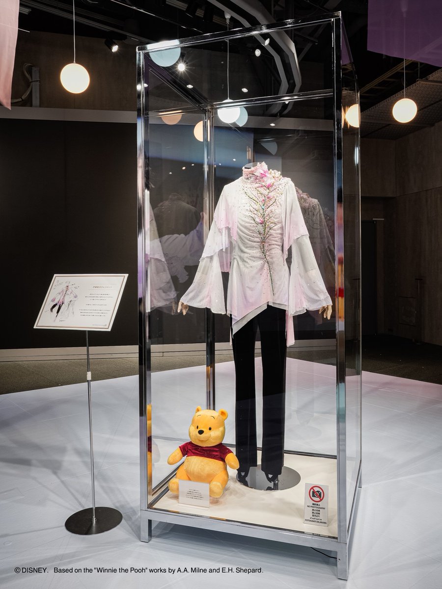 NTVService's tweet photo. 「SHOWER OF HEART - かがやくひかりのプレゼント-」

会場にはオリジナル衣装を展示✨展示している衣装は、プログラム撮影でより繊細な動きを表現するために衣装の裾丈をアレンジ✨キービジュアルで使用している衣装との違いもご一緒にお楽しみください。

※衣装の写真撮影はお控えください。 https://t.co/l6WmxBfTRi