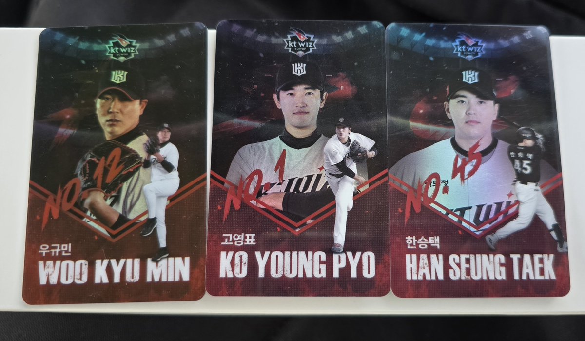 dotorito1127's tweet photo. kt위즈 시즌포토카드(시즌포카)
현장 교환 구합니다!

저: 일반(최원준, 힐리어드, 박영현, 김상수, 김현수, 오윤석, 오원석)
스페셜(우규민, 고영표, 한승택)

😇: 일반( 손동현, 안현민)
스페셜(손동현,배제성)

멘션,디엠 주심 감사하겠습니다!!! https://t.co/j4ef2h6RaR