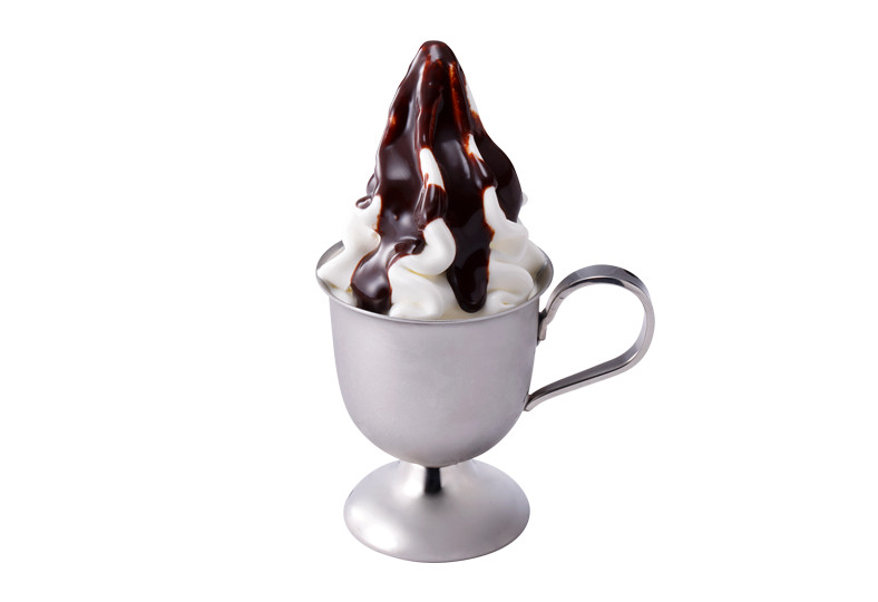 oricon's tweet photo. びっくりドンキー、ミニソフトが半額🍦
きょう～10月27日(火)の期間限定
https://t.co/TL3AZyOCbz
 
「北海道ミニソフト」3種が税込145円
イチゴ＆チョコソース付きも対象✨
各日10時から、単品注文限定
 
#びくドン https://t.co/UeHMHu5fqn
