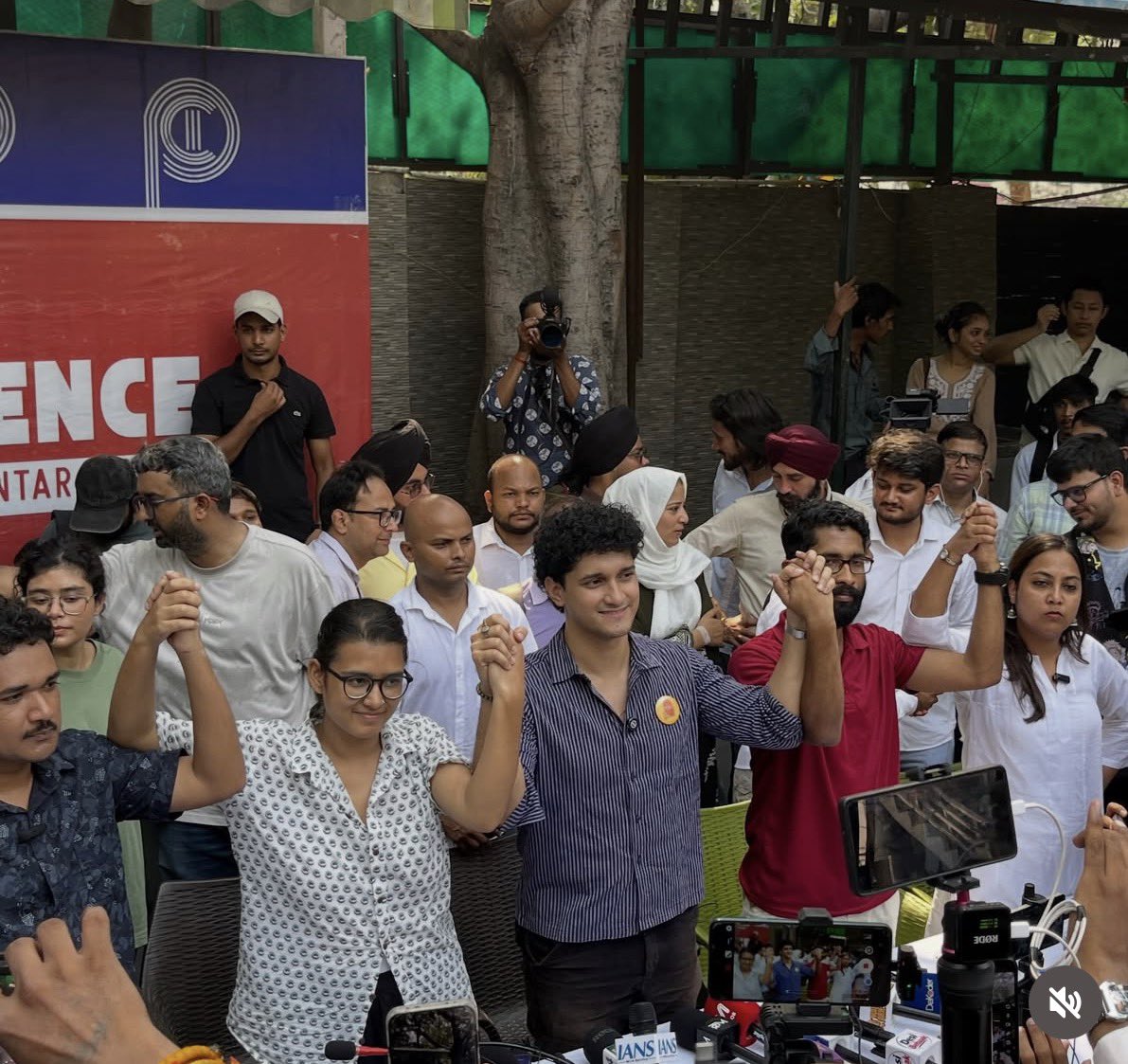 abhijeet_dipke's tweet photo. For the nation, its democracy and our future, let’s all come together.

Irrespective of your political inclinations, march with the youth to Jantar Mantar on October 10.

Vote bachega toh desh bachega. 🇮🇳 https://t.co/RQWgpse5xq