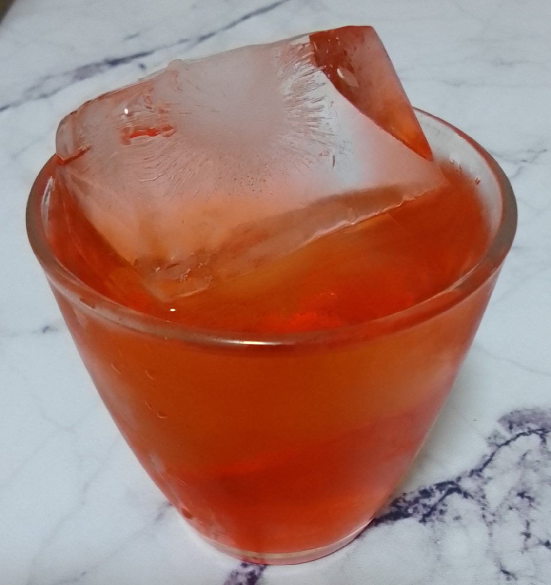 ajiban's tweet photo. ネグローニ🍸️若い頃バーテンダーの訓練も　当時に覚えたカクテルで暫くは、バーでは〆の一杯を必ず呑んでた、そもそもワインも良いがベルモットとかシェリーが好きだからね

安楽死への選択場に立つこの頃…沈着と戸惑いを繰り返すこの数日間…救いは唯一長女がそんな心に寄り添ってくれてることだ～ https://t.co/7L4ulwzGoZ