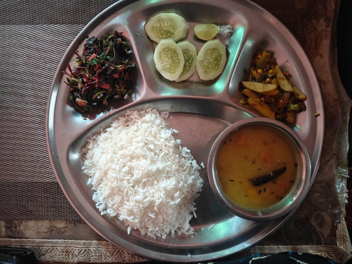 saumritaS1's tweet photo. Simple homecooked lunch menu for today... https://t.co/TDqFzDUC16