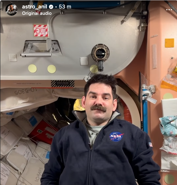 ShuttleAlmanac's tweet photo. Was it something I said... one day later and the hero worship photos are gone! https://t.co/GXbJo9kxos