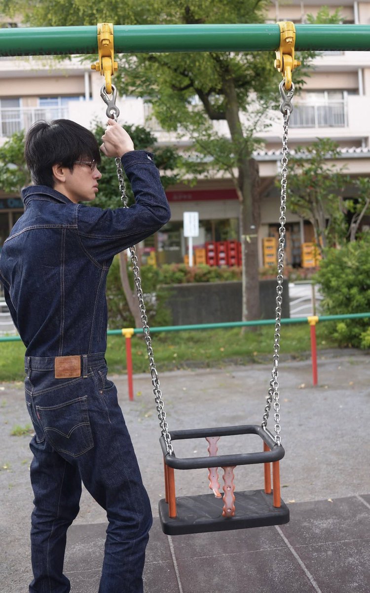 tadanomahiro's tweet photo. 公園にこんなイケメンいたらおかしいだろ💢って思ってたら2枚目ちょっと戸惑って中和された https://t.co/OFikUiBqdj