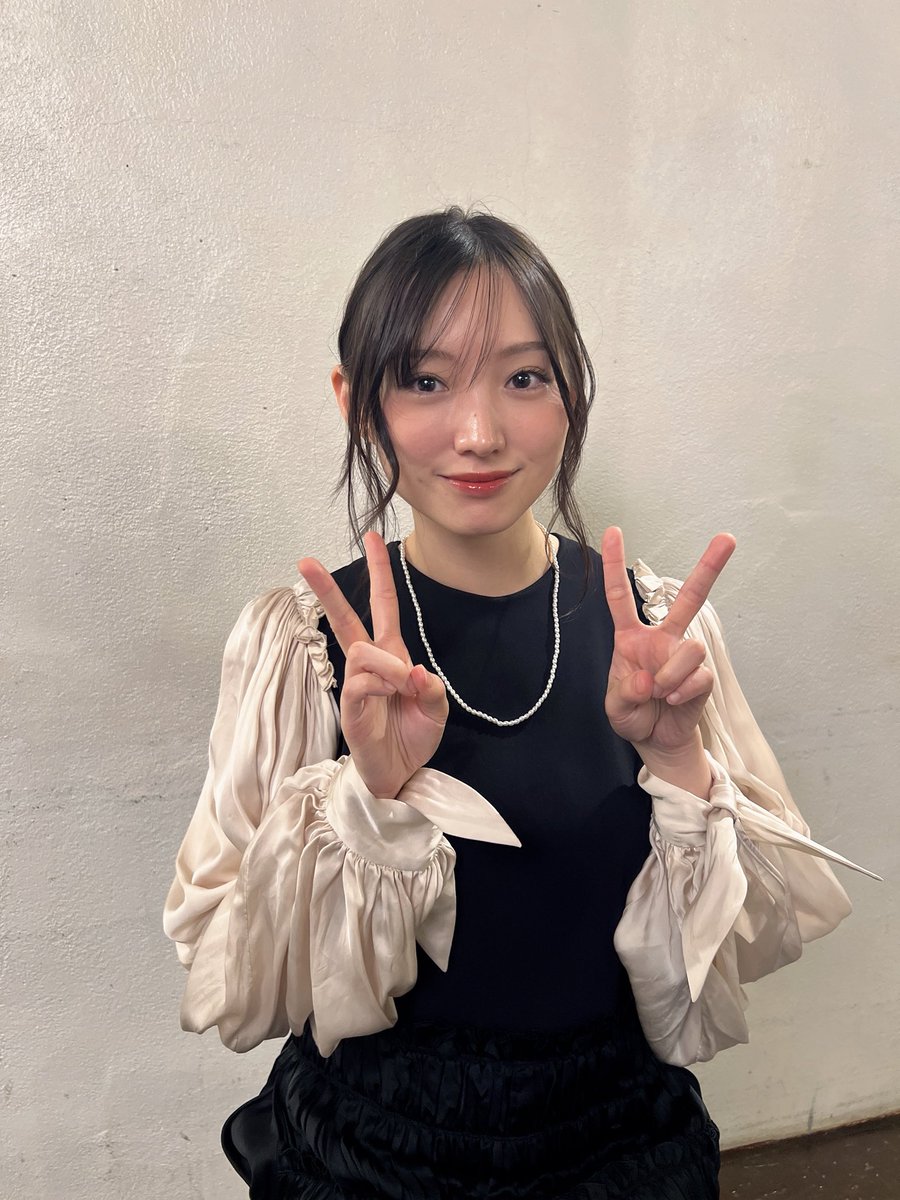 miyaomu's tweet photo. ⏰本日終了⚡️
#宮オム『Nobody has a tomorrow』
🎫キャストFC先行終了まで6時間！！

📸写真はビジュアル撮影より
山下美穂 役の工藤理子さん
中井彩芽 役の太田夢莉さん
オフショット✨

🗓️ FC先行受付期間
10月7日(水)23:59迄🔚

◎FC対象キャスト
安里勇哉、定本楓馬、田中涼星、坂垣怜次、小坂涼太郎、工藤理子、太田夢莉、横山真史、馬場良馬

⭐️FC先行特典
申し込みした各FC先行キャストの非売品L判ブロマイド2種を、ランダムにてお渡しします。お申し込み受付は各ファンクラブにて！

《公演概要》
宮下貴浩×私オムプロデュース
第12回公演
舞台『Nobody has a tomorrow』

【脚本・演出】
私オム

【キャスト】
安里勇哉
定本楓馬

田中涼星
坂垣怜次(Wキャスト)
小坂涼太郎(Wキャスト)
銀ゲンタ

工藤理子
太田夢莉
篠原あさみ

横山真史
宮下貴浩
馬場良馬

【公演期間】
2026年11月27日(金)～12月8日(火)

【劇場】
シアターサンモール

【チケット料金】
前売9,500円(全席指定／税込)　
※当日券＋1,000円

【チケット発売日】
◆宮オムオフィシャルFC先行発売
受付終了🔚

◆キャストFC先行発売(抽選)／カンフェティプレミアム先行(抽選)
受付期間：10月7日(水)23:59迄🕛

【公式HP】
https://t.co/lUk9qxFU4x
 #ノバトモ