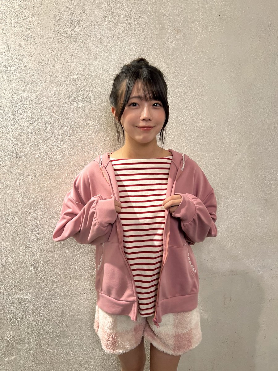 miyaomu's tweet photo. ⏰本日終了⚡️
#宮オム『Nobody has a tomorrow』
🎫キャストFC先行終了まで6時間！！

📸写真はビジュアル撮影より
山下美穂 役の工藤理子さん
中井彩芽 役の太田夢莉さん
オフショット✨

🗓️ FC先行受付期間
10月7日(水)23:59迄🔚

◎FC対象キャスト
安里勇哉、定本楓馬、田中涼星、坂垣怜次、小坂涼太郎、工藤理子、太田夢莉、横山真史、馬場良馬

⭐️FC先行特典
申し込みした各FC先行キャストの非売品L判ブロマイド2種を、ランダムにてお渡しします。お申し込み受付は各ファンクラブにて！

《公演概要》
宮下貴浩×私オムプロデュース
第12回公演
舞台『Nobody has a tomorrow』

【脚本・演出】
私オム

【キャスト】
安里勇哉
定本楓馬

田中涼星
坂垣怜次(Wキャスト)
小坂涼太郎(Wキャスト)
銀ゲンタ

工藤理子
太田夢莉
篠原あさみ

横山真史
宮下貴浩
馬場良馬

【公演期間】
2026年11月27日(金)～12月8日(火)

【劇場】
シアターサンモール

【チケット料金】
前売9,500円(全席指定／税込)　
※当日券＋1,000円

【チケット発売日】
◆宮オムオフィシャルFC先行発売
受付終了🔚

◆キャストFC先行発売(抽選)／カンフェティプレミアム先行(抽選)
受付期間：10月7日(水)23:59迄🕛

【公式HP】
https://t.co/lUk9qxFU4x
 #ノバトモ