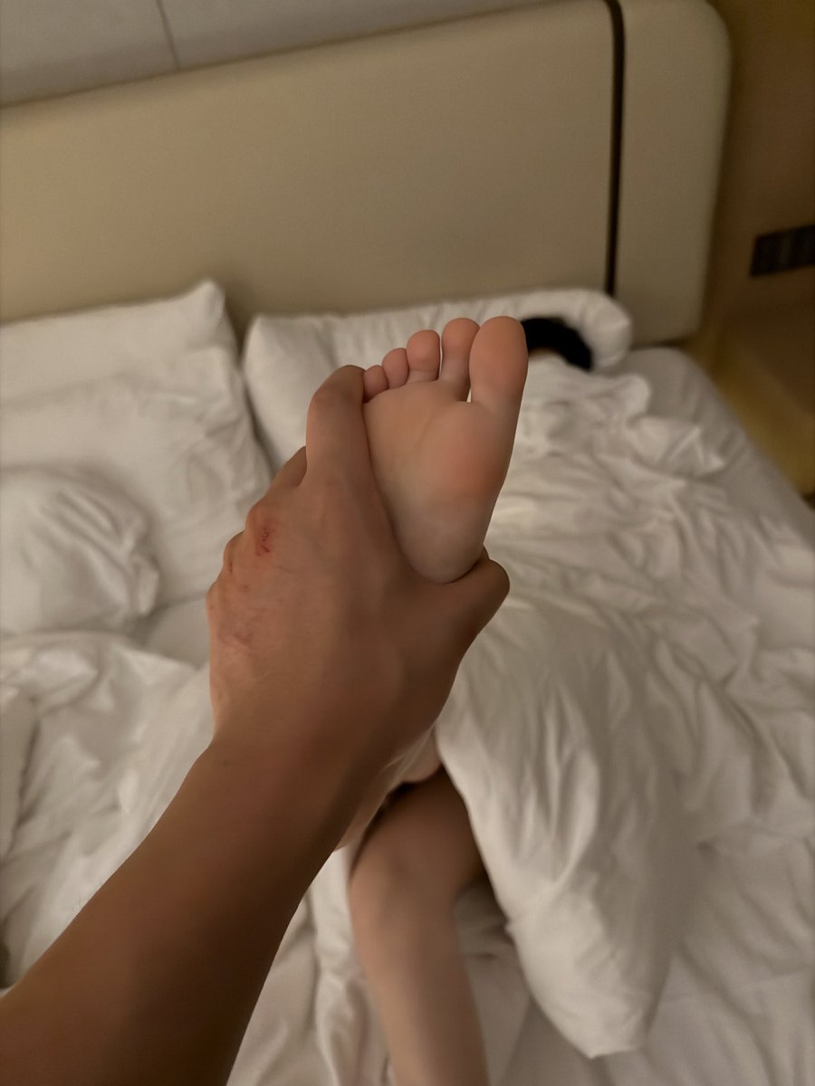 xiaolanji2801's tweet photo. 难道真的只有发这种东西才有流量？
给你们看看我女朋友的脚 https://t.co/XH7CB91FRu