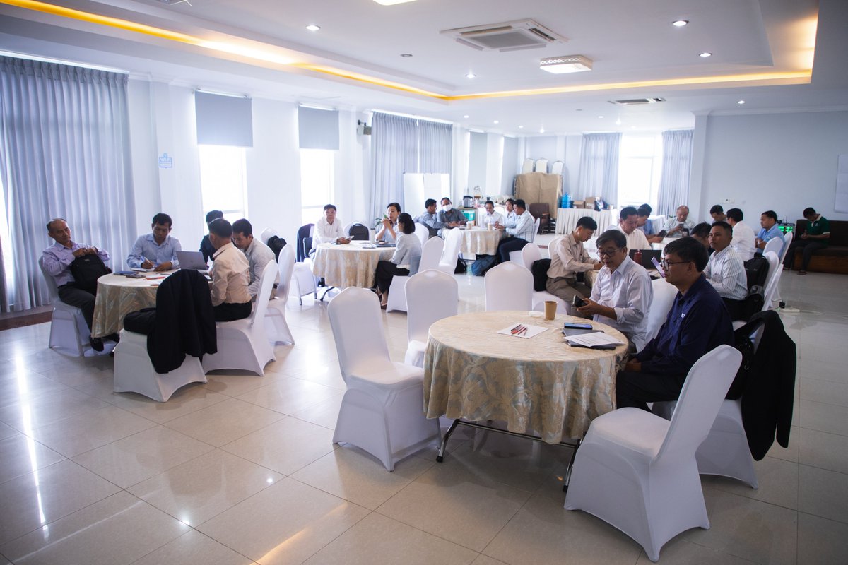 FAOCambodia's tweet photo. 🩺 FAO, through CamPPR, brought together 36 representatives in Takeo to assess Cambodia’s One Health implementation using FAO’s OHAT.
Findings will inform the One Health Country Profile and National One Health Strategy 2026–2030.
#OneHealth #CamPPR #FAOCambodia
@Pandemic_Fund https://t.co/dEUsNzEzRI