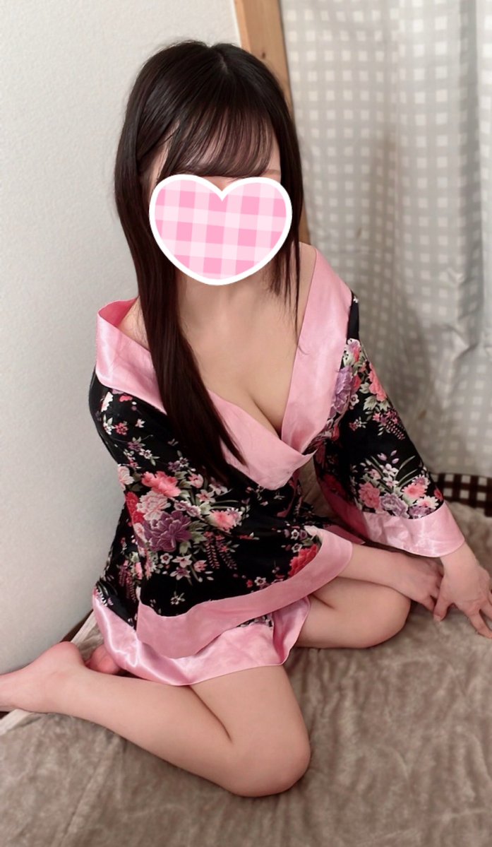 CamClojp's tweet photo. 本番はこれから！
本日の出勤メンバー勢揃いで、満足度・幸福度絶対保証でお届け。
お部屋の空きOK！可愛い子達選びたい放題！
心ゆくまでお楽しみ頂けます♪
迷わず当店へご来店推奨ッ！
どの子に入っても確約癒し体験。
週のど真ん中。
此処でしか味わえない癒し体験をドゾ！
お待ちしております。 https://t.co/lYaArf2jYn