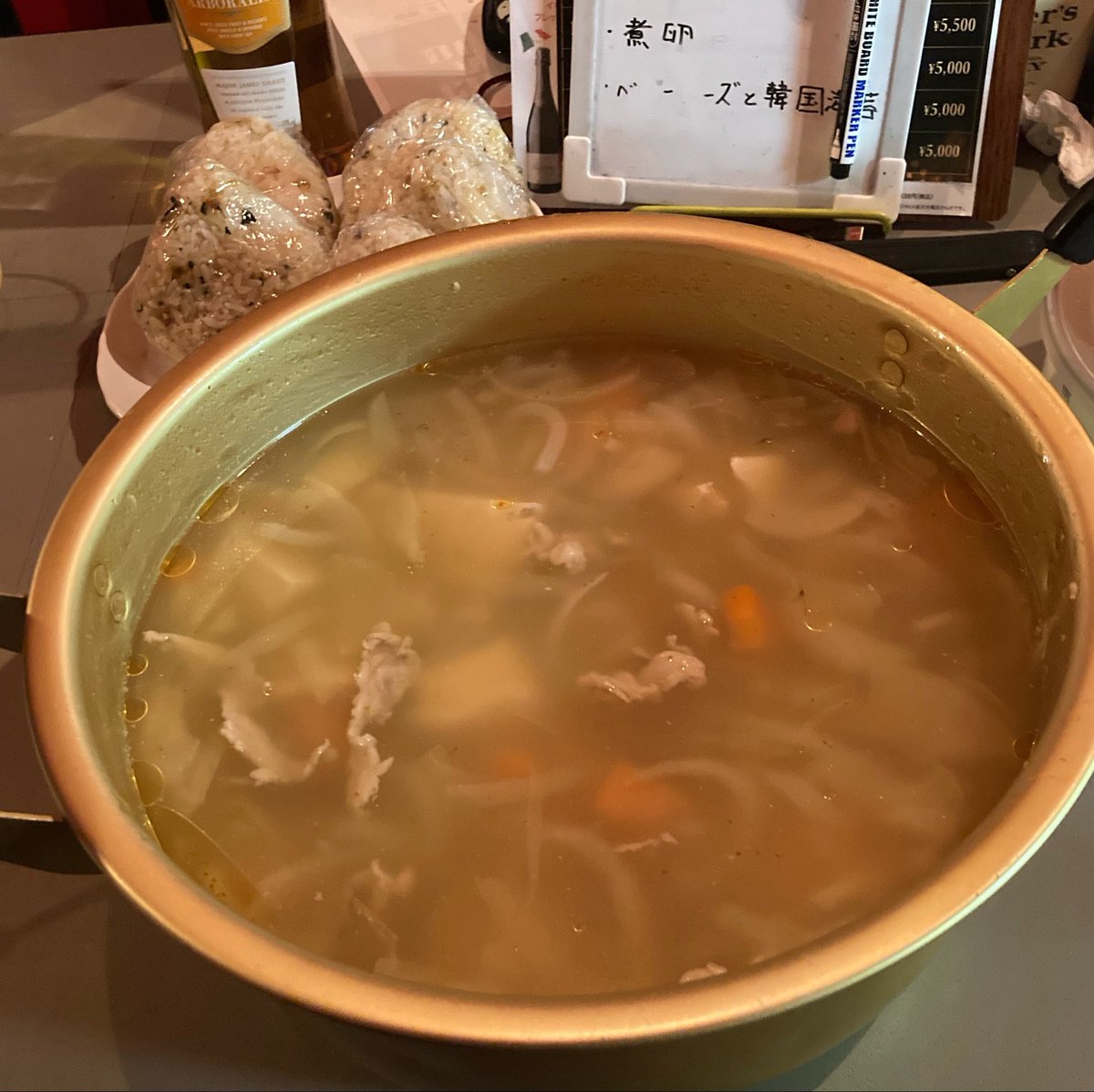 r_g_symbiont's tweet photo. 本日19時OPEN！
寒くなってきたので、新琴似婦人会にお願いして豚汁を用意してもらいました。おにぎり、チリコンカン、揚げ納豆、煮卵もあります。
明日8日はLounge DJ ko-ki、明後日9日はPAINT IT OVER WITH LOVE!!!
それぞれ改めて個別にお知らせします。
本日から週末にかけて宜しくお願いします！ https://t.co/mSaTWyWcJN