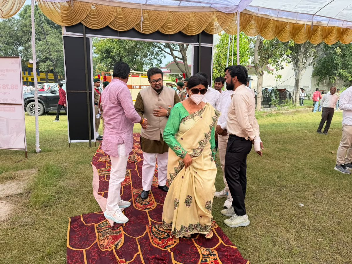 Saurabhsmmest's tweet photo. आज अपने शहर रुड़की के बी.एस.एम. इंटर कॉलेज में आयोजित ‘सेवा संकल्प अभियान’ के अंतर्गत ‘विकसित भारत संकल्प सभा’ में सहभागिता की।

इस अवसर पर देश के यशस्वी प्रधानमंत्री माननीय श्री नरेन्द्र मोदी जी का वर्चुअल संबोधन सुना। तत्पश्चात आयोजित ‘सेवा ज्योति यात्रा’ में भी सहभागिता कर सेवा, समर्पण एवं जनकल्याण के संकल्प को आगे बढ़ाया।

SMMEST – सेवा कर्तव्य पथ के माध्यम से समाजसेवा और जनकल्याण के प्रति हमारा संकल्प निरंतर जारी रहेगा।

सेवा ही संकल्प, जनकल्याण ही लक्ष्य। 

#सेवा_संकल्प_अभियान #सेवा_ज्योति_यात्रा #विकसित_भारत #विकसित_भारत_संकल्प #SMMEST #सेवा_कर्तव्य_पथ #समाजसेवा #जनकल्याण #सेवा_ही_संकल्प #रुड़की #उत्तराखंड #SevaSankalpAbhiyan #ViksitBharat