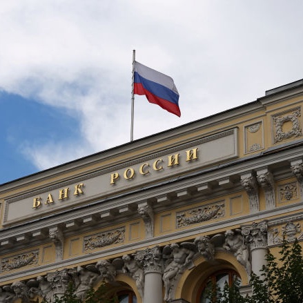EyeWhales's tweet photo. BREAKING: 🇷🇺 Russia approves its largest bank, Sberbank, to offer crypto custody services.

Another major traditional bank is entering the crypto market. 👀 https://t.co/iWZj64Gh9B