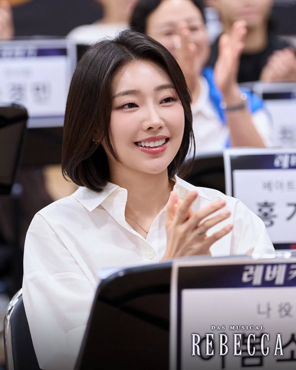babosori2's tweet photo. 아니 레베카 상견례날 왜케이쁨..? 
여자가미쳣다 https://t.co/aEGG1IpfRG