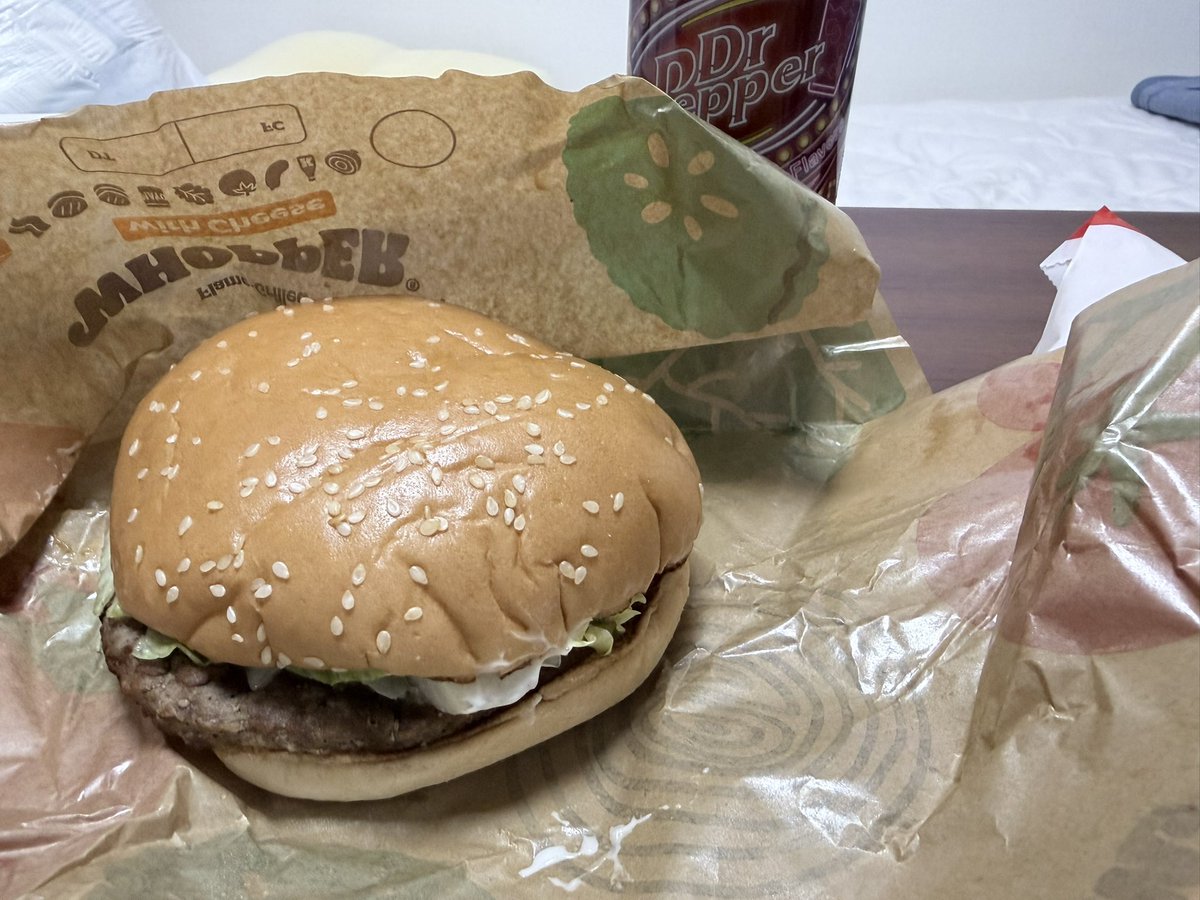 Room303state's tweet photo. 月見も良いけれど、マッシュルームワッパーも美味しい季節よね https://t.co/qx1FkJNrgw