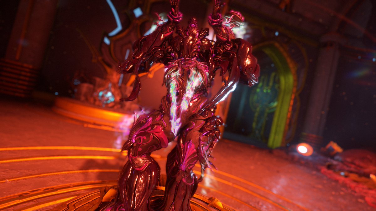 RoxinNightmare's tweet photo. ouughhhh how i love you my girl, showing off my Follie, decided to try and make her a little bit like.. oil colored but the lighting here sucks booty since i don't got a lot of scenes with better light for her BUT BASK IN HER GLORY
#Warframe #Follie #ineedyurioffollieandvoruna https://t.co/fsL2YyJxjd