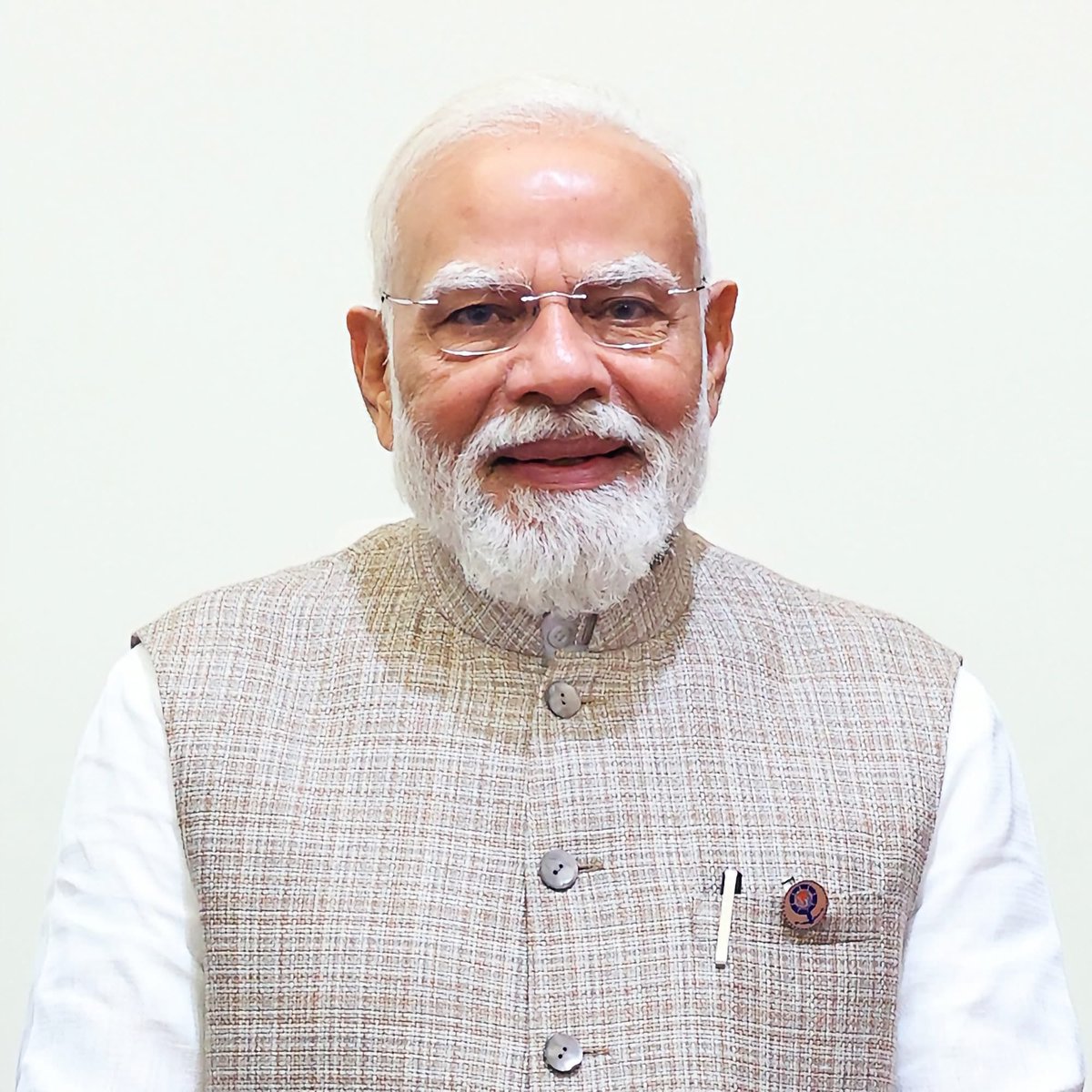 Dileep_Sanghani's tweet photo. भारत को विश्व पटल पर विकास, सम्मान और गौरव की नई ऊँचाइयों तक पहुँचाने वाला सशक्त एवं दूरदर्शी नेतृत्व भारतीय जनता पार्टी के माध्यम से देश को मिला है।

गुजरात के मुख्यमंत्री से लेकर देश के प्रधानमंत्री तक, सरकार के प्रमुख के रूप में जनसेवा के 25 गौरवशाली वर्ष पूर्ण करने पर माननीय प्रधानमंत्री श्री नरेंद्रभाई मोदी जी को हार्दिक बधाई एवं शुभकामनाएँ।

ईश्वर से आपके उत्तम स्वास्थ्य एवं दीर्घायु की प्रार्थना करता हूँ। आपके नेतृत्व में भारत प्रगति के नए शिखर छूता रहे।

@narendramodi 
@PMOIndia