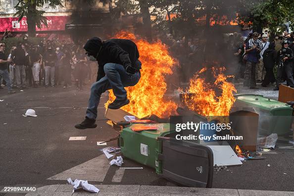 GettyImagesNews's tweet photo. Riot police are deployed as French students protest over school overcrowding and decay. Nationwide #protests and violent school riots have disrupted over 700 secondary schools and led to roughly 5,000 arrests across #France. What began in late September 2026 as peaceful blockades in the low-income Paris suburb of Seine-Saint-Denis has rapidly escalated into a major public order crisis for President Emmanuel Macron's government. 📸: Tom Nicholson + Guy Smallman