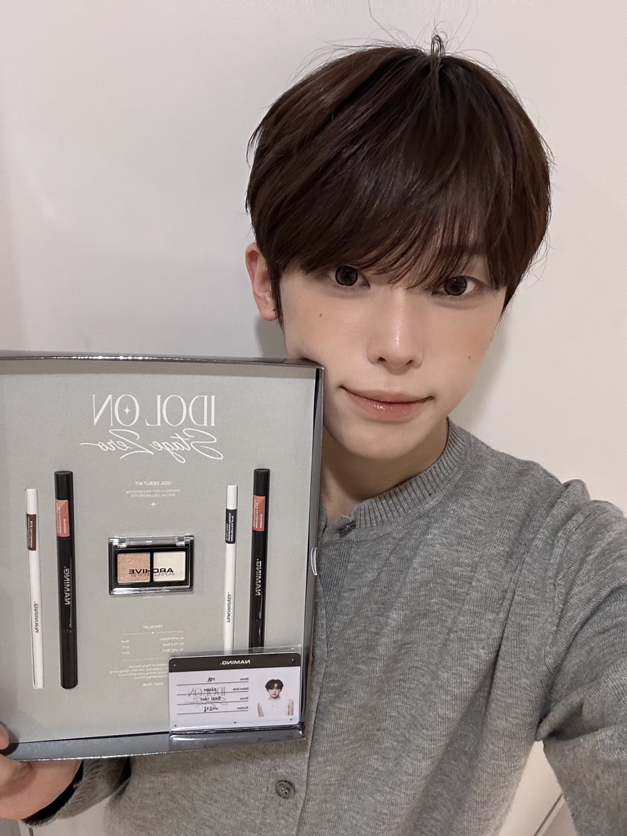 idntt_cosmo's tweet photo. 아덴 대표 웜톤전교회장햇살캐남주☀️인 나를 도와줘서 고마워 청명이형, 네이밍…🫶🏻
•
•
•
(결국 김덴주는 청명이형을 택했지만..)
@naming_cosmetic

#idntt #아이덴티티
#itsnotover #양경호 #yanggyungho https://t.co/7bMGYkEqVg