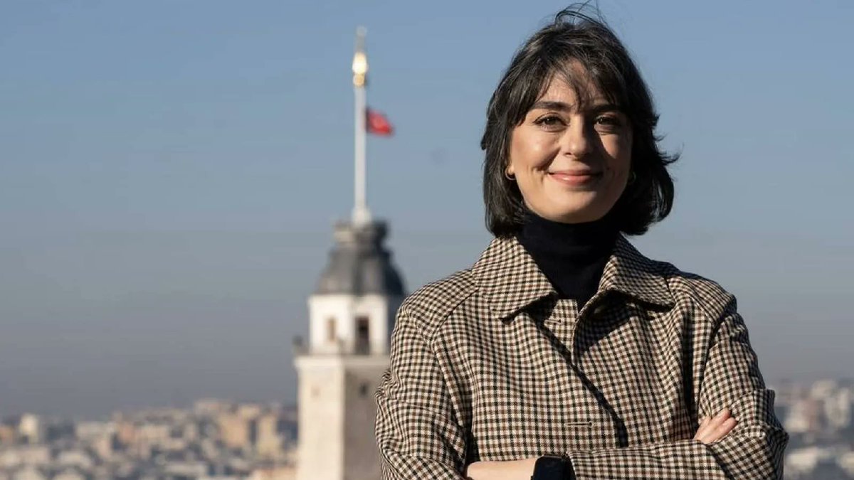 t24_com_tr's tweet photo. Üsküdar Belediye Başkanı Sinem Dedetaş'tan mesaj: Boynunuz asla bükülmesin; yüzü bize dönük olan dostlara ve kız kardeşlerime sevgilerimle
https://t.co/1851ANw3Ck

https://t.co/lMZ8ZI0rsD https://t.co/S1WSyDMHiG
