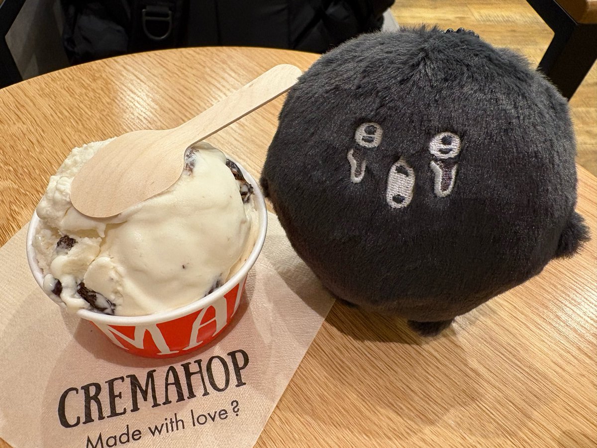 kikki0603's tweet photo. 試食が珍しくハマらず、レズーンのアイス。溶けちゃう前に食べよう、モグコロ。 https://t.co/h5kynRMucX