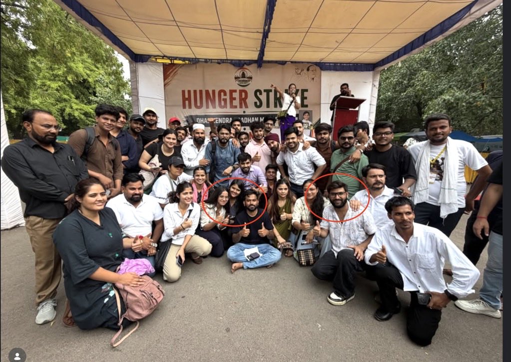 hindus47's tweet photo. @SauravDassss  Aisa Tum nahin Keh Rahe ho ? 

What were you doing at Parliament street police station 2 days back Demanding FIR Lodged By Rosy . 

While Rosy Is one of their Cadre who is out to Defame Delhi Police . No Evidence Despite 500 cameras  https://t.co/ll0fq7uFNP https://t.co/9ddGodPRHf