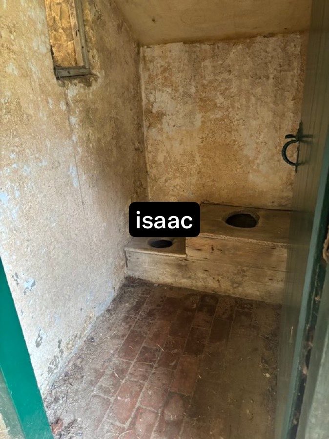 thatwereyy's tweet photo. Isaac Newton’s toilet in the 1660s 400 years ago vs a Nigerian student toilet in 2026 😭 https://t.co/NLjYqX3e0P