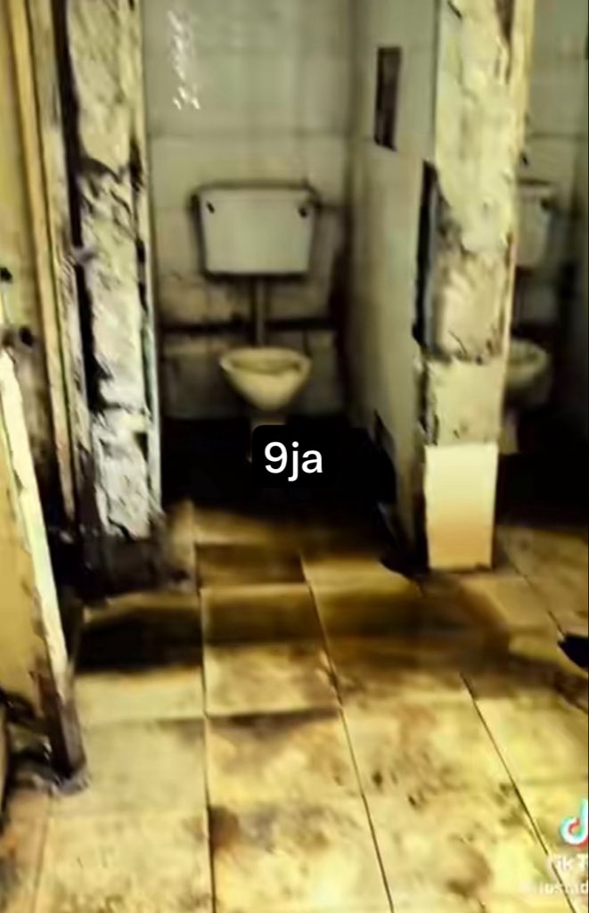 thatwereyy's tweet photo. Isaac Newton’s toilet in the 1660s 400 years ago vs a Nigerian student toilet in 2026 😭 https://t.co/NLjYqX3e0P
