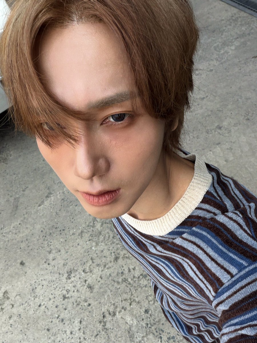 shfly3424's tweet photo. 애송시선의 자켓현장 🫯 @YESUNG_smtown https://t.co/e5BR9mJf5Z