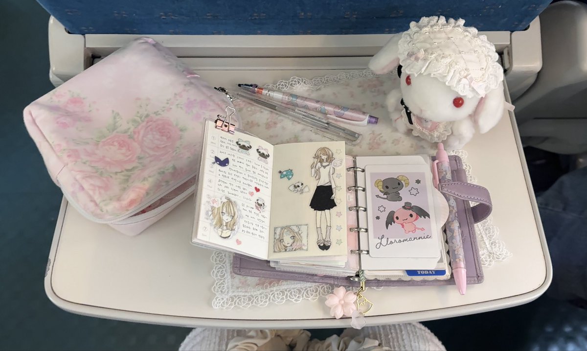 Sweetssz_'s tweet photo. 🚆💺 https://t.co/xteUTepmfo