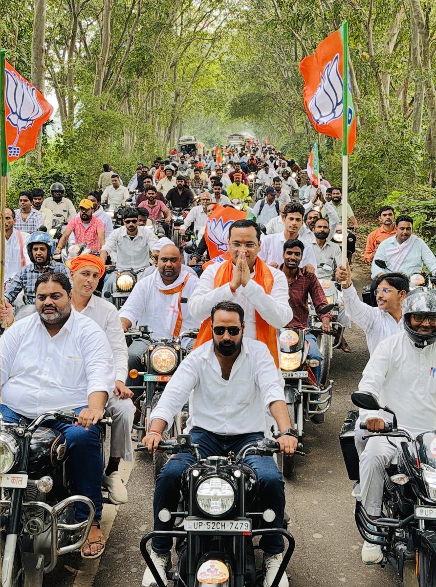 mlasurendra's tweet photo. #25YearsOfSeva 
सेवा, समर्पण और संस्कार की ज्योति के साथ…🪷

आज बरियारपुर चौराहा से ‘सेवा ज्योति कलश यात्रा’ में सहभागिता हेतु बड़ी संख्या में बाइक सवार साथियों के साथ देवरिया क्लब के लिए प्रस्थान किया। https://t.co/YX6CZKJGh5