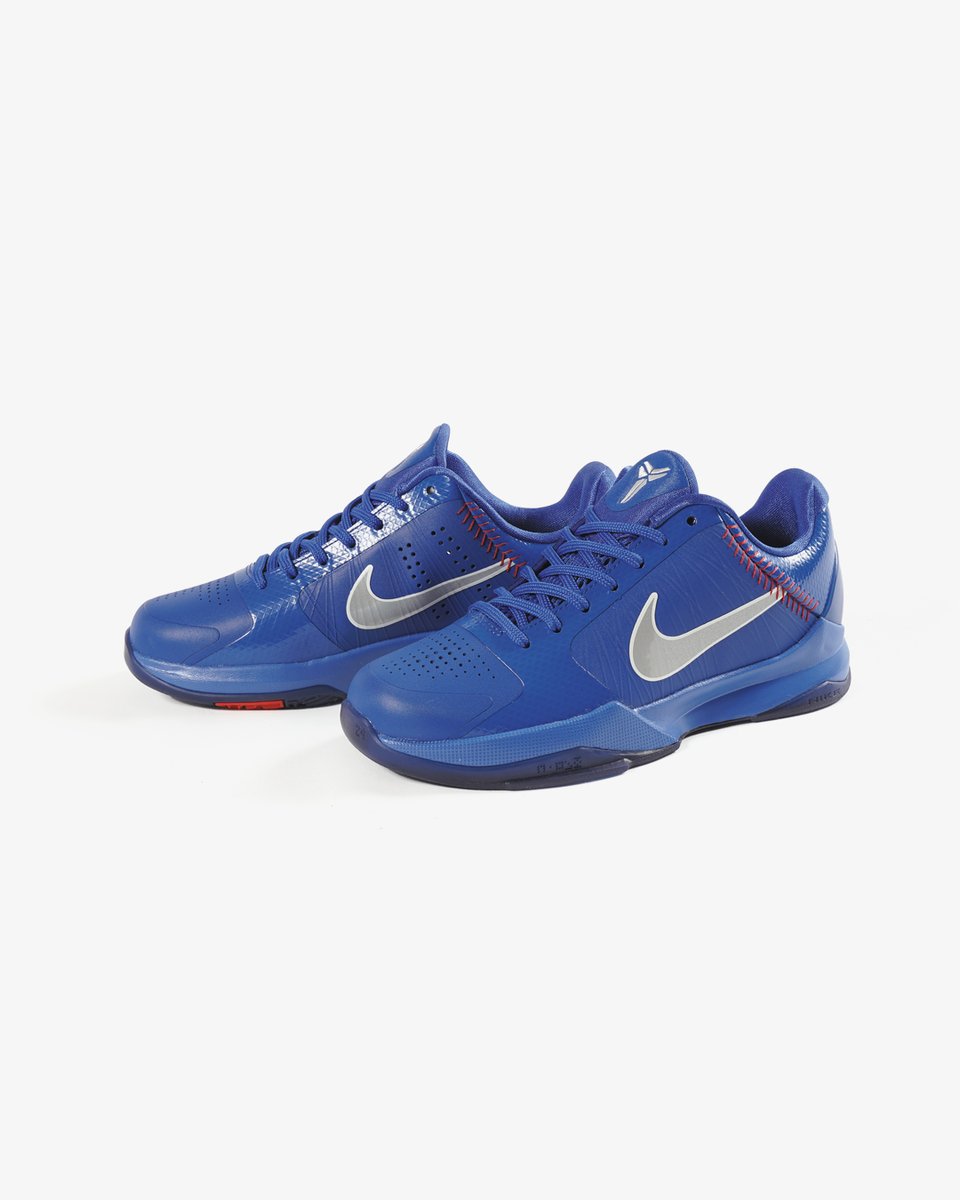 KicksLab_jp's tweet photo. 【 New Arrivals l 新入荷 】NIKE l "KOBE 5 PROTRO GS DODGERS" Hyper Rpyal/Wolf Grey/White l Available in Store and Online Store. #KICKSLAB #キックスラボ

商品ページはこちら▼
https://t.co/nnWXzdA8ny https://t.co/cLGIC12R3i