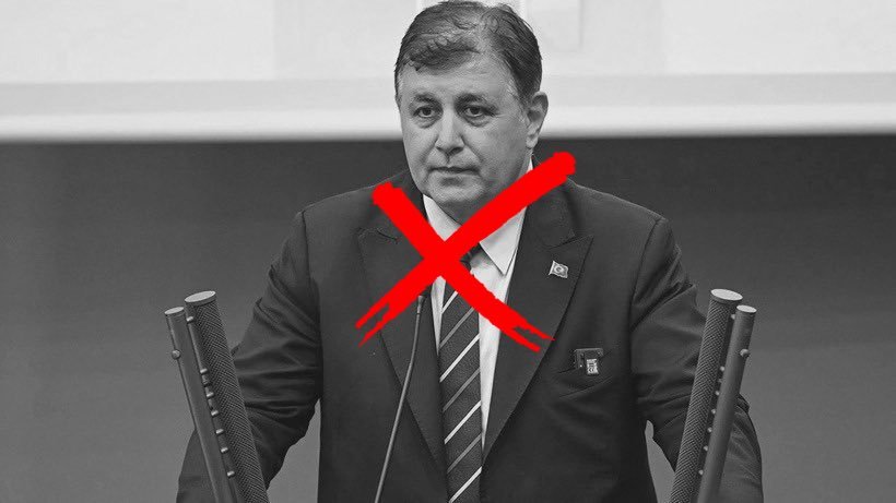 durak_yonca's tweet photo. Sen KK'dan sonra gördüğümüz en omurgasız şeysin Allah senin ömründen alsın Sinem Başkana Fatma Başkana versin silik herif
#CemilTugayaMesajım https://t.co/3kjOZam2tE