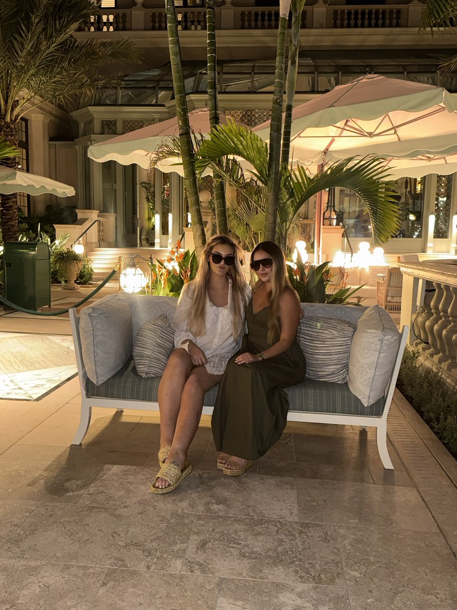 leahmccourtmma's tweet photo. Pink in PB 🌴💕 https://t.co/M7vGMib3Ck