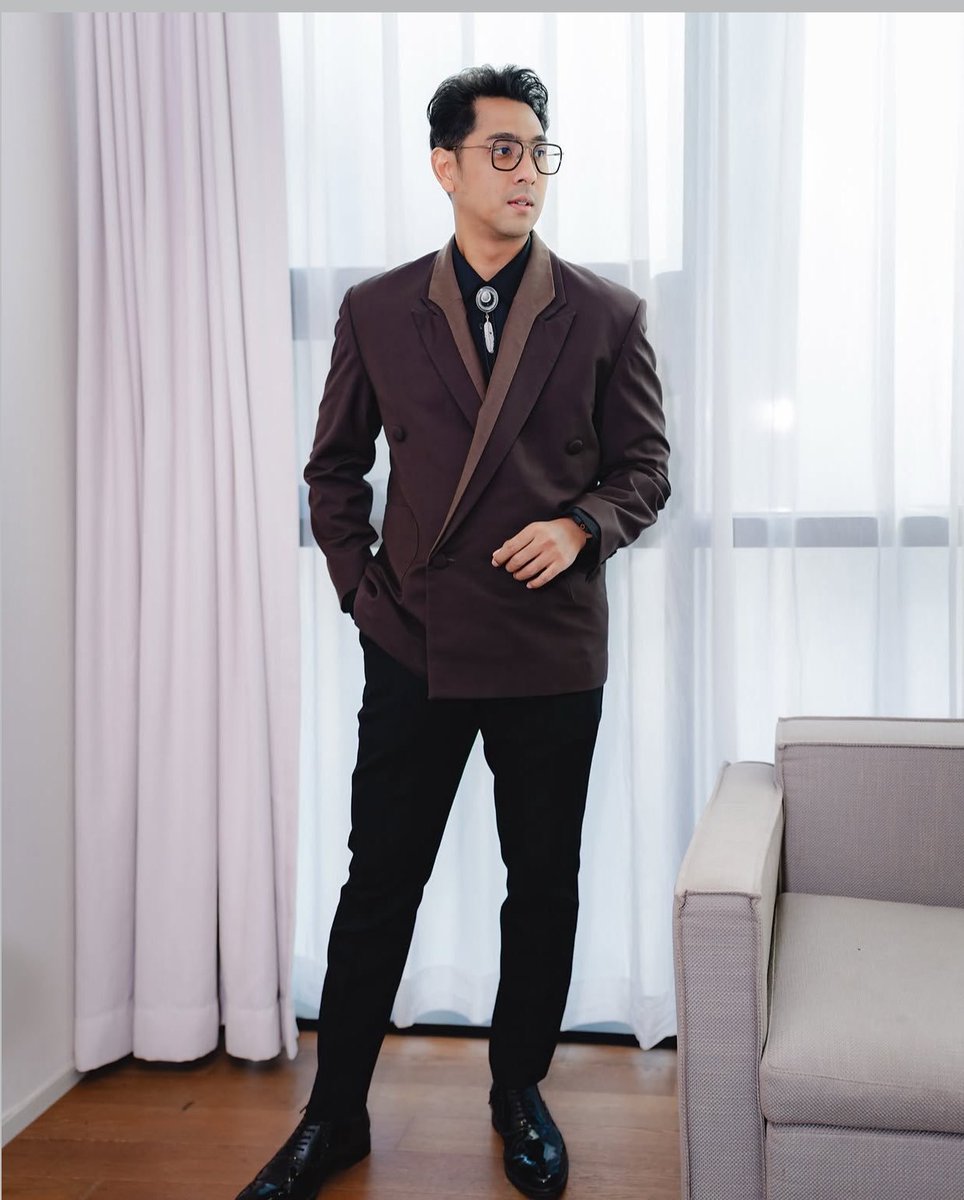 SunnySinar's tweet photo. Kok diliat sekilas terlihat mirip yaa? https://t.co/6EbFw25bLj