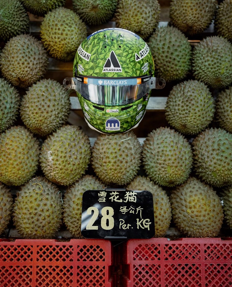 seungmoeyes's tweet photo. ALEX'S DURIAN HELMET FOR SINGAPOREEE IM GONNA CRY MY FAV DRIVER AND MY FAV FRUIT 😭😭 https://t.co/dWlpPNl7tH