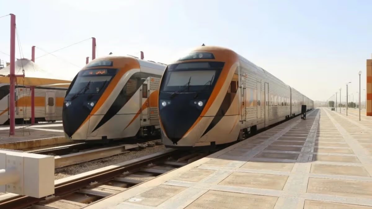 NewslyKSA's tweet photo. 🇸🇦 السعودية في قلب شبكة السكك الخليجية..

🚆 أول ربط يدخل التشغيل في 2030
🛤️ شبكة موحدة من الكويت إلى عُمان
🇸🇦 السعودية محور رئيسي في مسارها
🌍 تربط دول مجلس التعاون بشبكة واحدة
🤝 تعزيز النقل والتكامل الخليجي
📏 بطول نحو 1700 كيلومتر https://t.co/e9DaPt7xSk