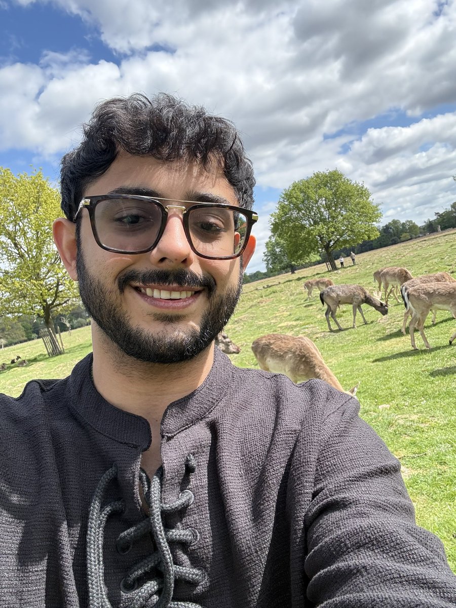 CarryMinati's tweet photo. Caption this https://t.co/9ahLwwdv7Q