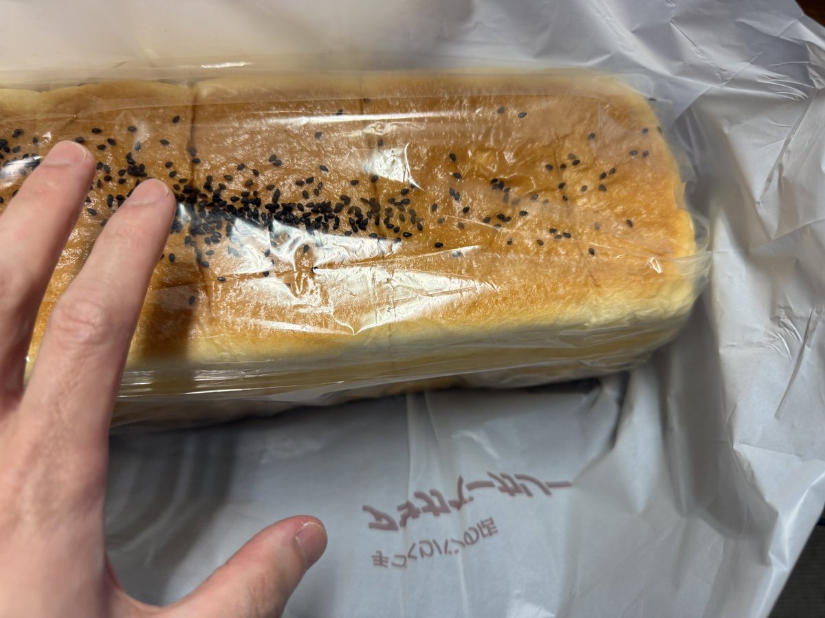 kiryuintw's tweet photo. アサカベーカリー朝霞台店
やっと店舗へ行くことができました🙌
撮影の合間に行って買って撮影現場で特々上パンをみんなでいただきました(^-^)
美味しい！！ご馳走様です！🍞 https://t.co/pxWt3ltKhb