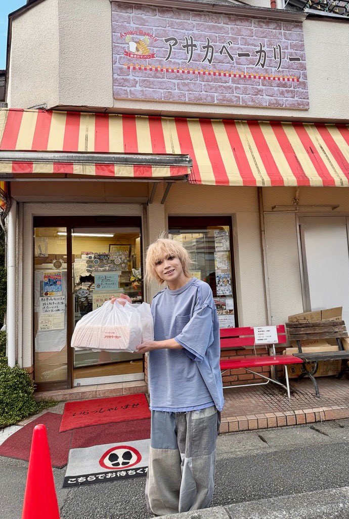 kiryuintw's tweet photo. アサカベーカリー朝霞台店
やっと店舗へ行くことができました🙌
撮影の合間に行って買って撮影現場で特々上パンをみんなでいただきました(^-^)
美味しい！！ご馳走様です！🍞 https://t.co/pxWt3ltKhb