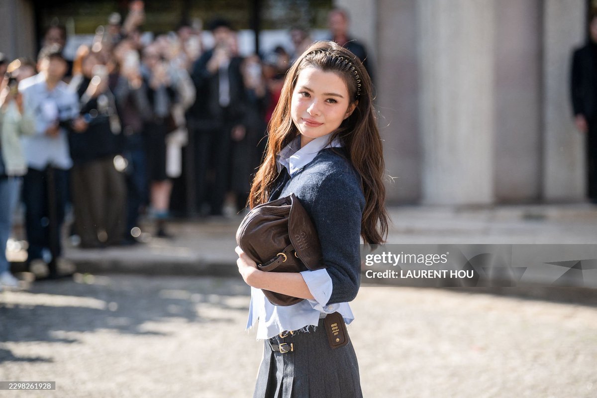 beckyfanclub05's tweet photo. ความสดใสของโลกใบนี้ 🫶🏻

@MIUMIUofficial @AngelssBecky

#MiuMiuSS27xBecky
#MiuMiuPFWxBecky
#beckysangels #BeckyArmstrong
#MiuMiuSS27 #MiuMiu #ParisFashionWeek https://t.co/OgABXiyM7R